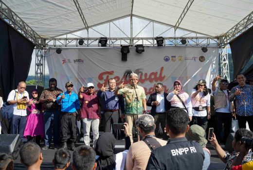 Sandiaga Uno Apresiasi Festival Crossborder Skouw 2023, Perputaran Ekonomi Rp 3 M - GenPI.co