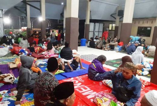 Banjir Lahar Dingin Gunung Semeru di Lumajang, Ratusan Orang Mengungsi - GenPI.co