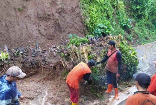 78 Bencana Terjadi Akibat Cuaca Ekstrem di Bali, Tanah Longsor hingga Banjir - GenPI.co