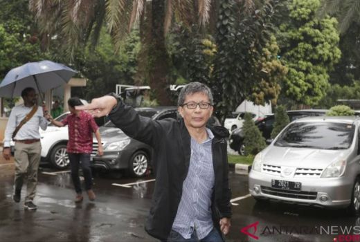 Rocky Gerung soal Jokowi, Ganjar Pranowo, dan PDIP: Perang Karena Dendam Berlanjut - GenPI.co