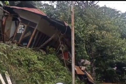 2 Balita Meninggal Dunia Akibat Bencana Tanah Longsor di Padang - GenPI.co