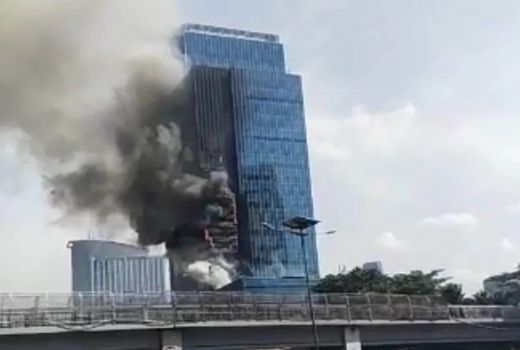 Kebakaran Hari Ini: Gedung K Link Jakarta Terbakar, Api Besar Banget - GenPI.co