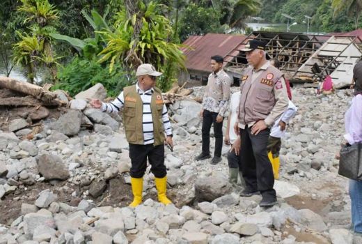 Sumatera Barat Tambah 10 Alat Berat Bersihkan Material Longsor di Agam - GenPI.co