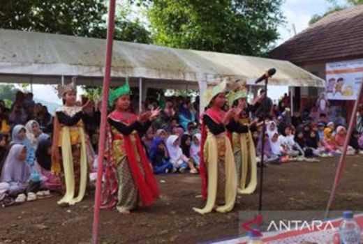 Sekolah Masih Rusak Akibat Gempa Cianjur, Ribuan Siswa Belajar di Tenda - GenPI.co