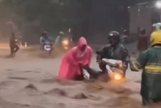 Banjir di Jayapura Akibat Hujan Lebat yang Mengguyur Kamis Sore - GenPI.co