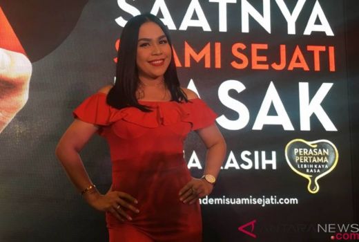 Melaney Ricardo dan Suami Belum Cerai, Hotman Paris Kalah Taruhan Sepatu - GenPI.co