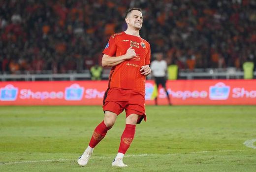 Pelatih Persija Jakarta Thomas Doll Sebut Maciej Gajos Masih Butuh Adaptasi - GenPI.co