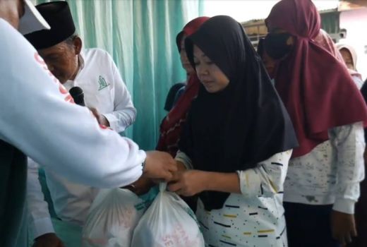 Himpunan Santri Dukung Ganjar Gelar Bazar Sembako Murah, Cuma Rp 20 Ribu! - GenPI.co