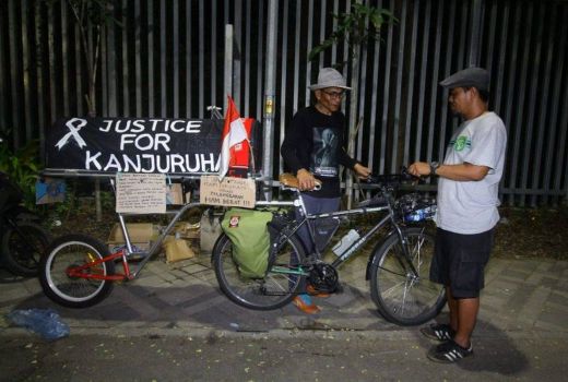 Manuver Berkelas Warga Malang Mencari Keadilan Tragedi Kanjuruhan - GenPI.co
