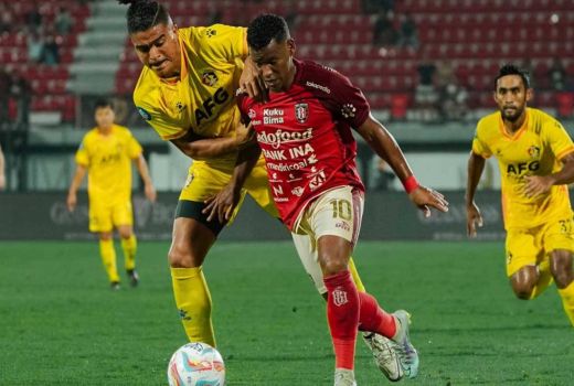 Pelatih Bali United Stefano Cugurra Puji Perlawanan Sengit Persik Kediri - GenPI.co