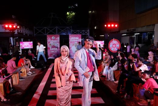 Ganjar Pranowo Inspirasi Gabungan Seniman Indonesia Gelar Street Fashion Show - GenPI.co