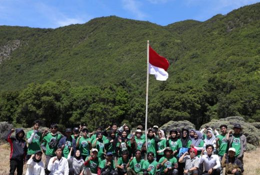 Kajol Dukung Ganjar Rayakan HUT ke-78 RI dengan Apel Kemerdekaan di Gunung Papandayan - GenPI.co