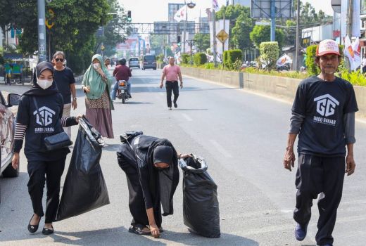 Ajak Anak Muda Cinta Lingkungan, Gardu Ganjar Bersih-bersih Sampah - GenPI.co