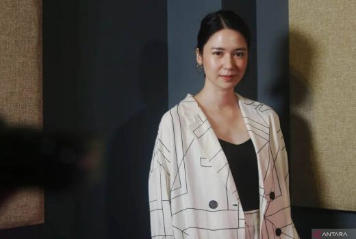 Laura Basuki Rajin Baca Novel Fiksi Fantasi Jika Tidak Syuting Film - GenPI.co