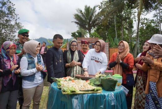 Festival Rujak Otek Jadi Magnet Wisatawan ke Lumajang - GenPI.co