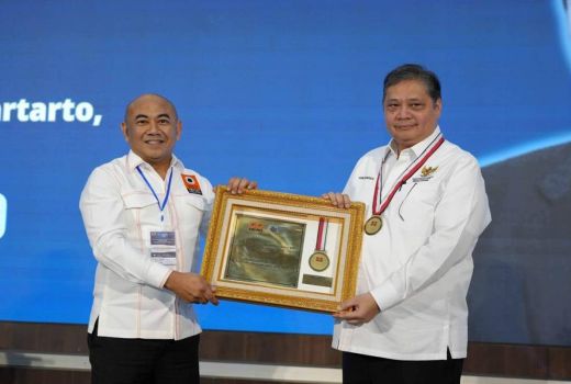Airlangga Hartarto Raih Tokoh Transformasi Industri pada BKTI PII Award - GenPI.co