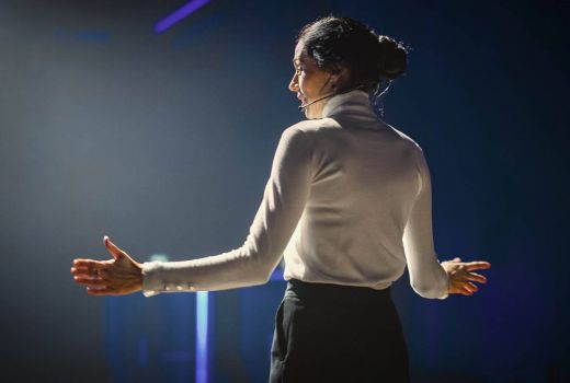 Tips Mudah Public Speaking, Cocok Buat yang Gampang Grogi - GenPI.co