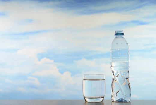 Apakah Kamu Sudah Cukup Minum Air Putih? 4 Cara untuk Mengetahuinya - GenPI.co