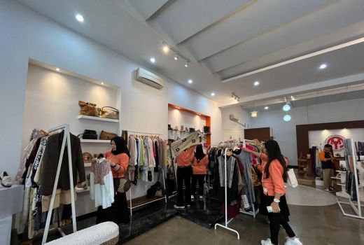 Dinilai Kreatif, Ibu-ibu Istri Anggota DPRD Kalteng Terpikat Produk UMKM Bandung - GenPI.co