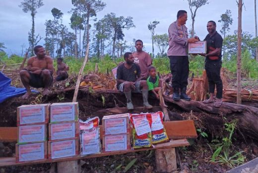 39 KK Warga Dekai Masih Mengungsi Karena Takut Kontak Tembak KKB - GenPI.co