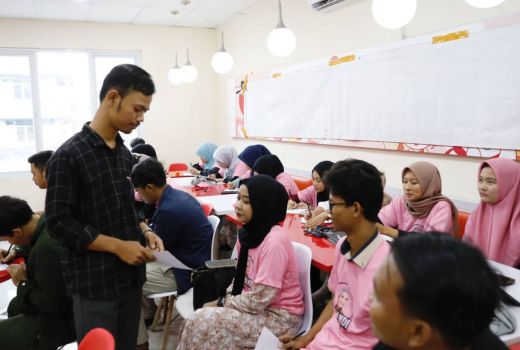 Tingkatkan Literasi, Srikandi Ganjar Buka Pelatihan Menulis Berita Online - GenPI.co