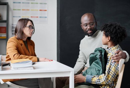 3 Cara Tepat Memilih Kelas Parenting - GenPI.co