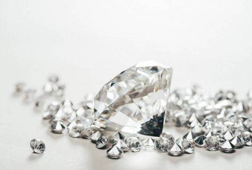 3 Cara Mudah Mengenali Berlian yang Palsu - GenPI.co