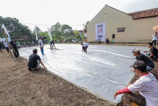 Sehatkan Warga Ciamis Lewat Olahraga, Petebu Ganjar Bangun Lapangan Serbaguna - GenPI.co