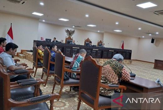 Denny Indrayana Minta MKMK Kaji Ulang Putusan Batas Usia Capres dan Cawapres - GenPI.co