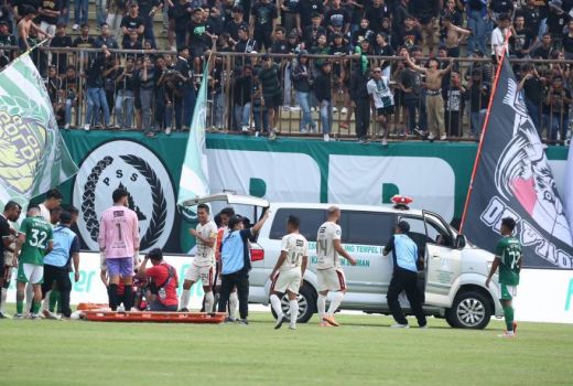 Kemenangan Mahal Bali United Atas PSS Sleman, Novri Digotong Ambulans Masuk RS - GenPI.co