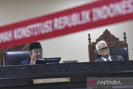 Denny Indrayana Sebut MKMK Harusnya Bisa Batalkan Putusan MK - GenPI.co