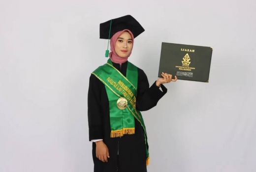 Keren! Putri Sopir Jadi Lulusan Terbaik UIN Walisongo Semarang Jalur Nonskripsi - GenPI.co