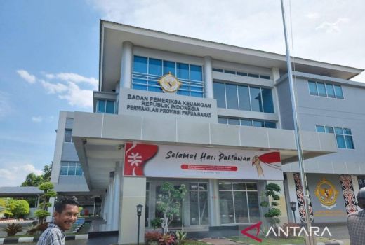 KPK Segel Ruangan Kepala BPK Papua Barat Terkait Dugaan Korupsi - GenPI.co