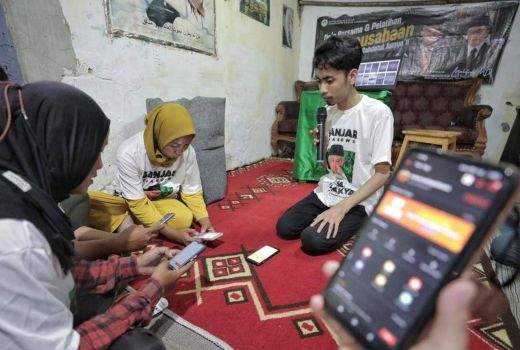 Cara Berkelas Santri Dukung Ganjar Perkenalkan Digital ke Jemaah Majelis Taklim - GenPI.co