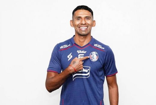 Bertekad Keluar dari Zona Degradasi, Arema FC Rekrut Striker Timnas Bolivia - GenPI.co