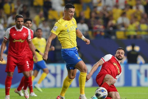 Al Nassr Dikasih Penalti, Ronaldo Lakukan Aksi Terpuji - GenPI.co