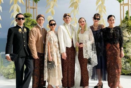 Luna Maya Dapat Lemparan Bunga Pernikahan BCL dan Tiko, Tanda Segera Menikah? - GenPI.co