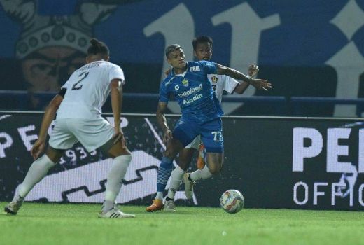 Dipermalukan Persik Kediri, Catatan Tak Terkalahkan 14 Laga Persib Bandung Terhenti - GenPI.co
