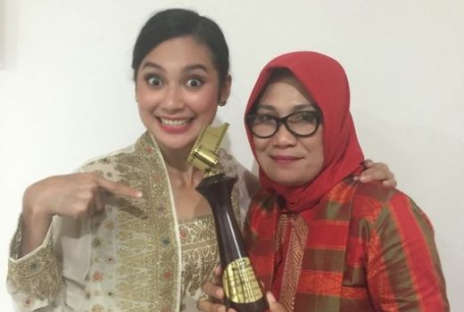 Posting Foto Bareng, Indah Permatasari Tulis Kalimat Menyentuh untuk Ibu - GenPI.co