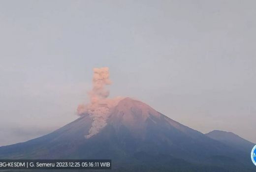 Waspada! Gunung Semeru Kembali Erupsi, Letusan Setinggi 1 Km - GenPI.co