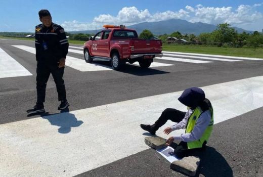 Dampak Erupsi Gunung Lewotobi Laki-Laki di Flores Timur, Bandara Frans Seda Maumere Ditutup Sementara - GenPI.co