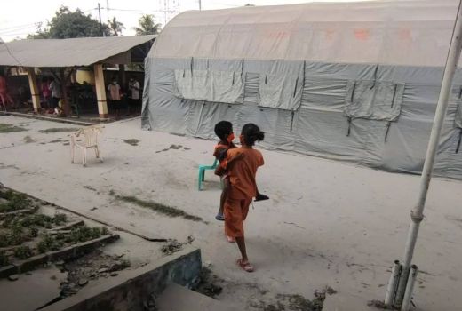 Terdampak Erupsi Gunung Lewotobi Laki-Laki, Aktivitas Sekolah di 2 Kecamatan di Flores Timur Disetop Sementara - GenPI.co