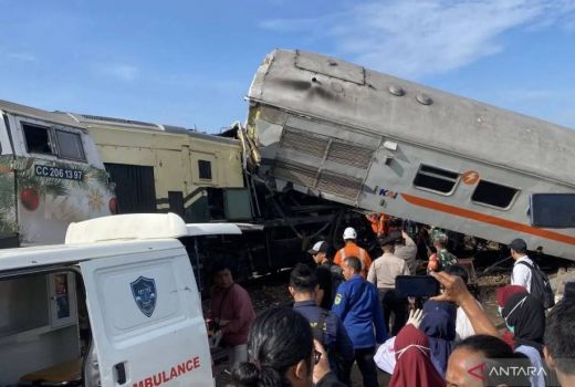 Kecelakaan Kereta di Bandung, KAI Minta Maaf - GenPI.co