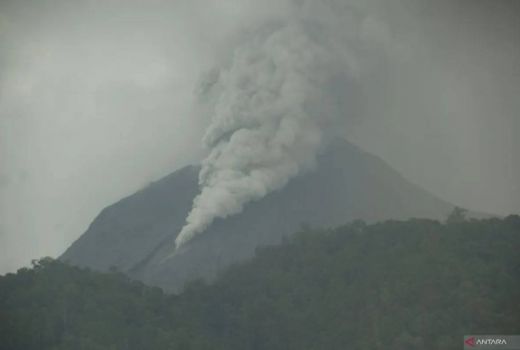 Kabar Baik! Tutup Gegara Erupsi Gunung Lewotobi Laki-Laki, Bandara Gewayantana di Flores Timur Kembali Beroperasi - GenPI.co