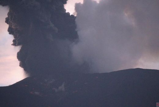 Waspada! Gunung Marapi Erupsi Disertai Hujan Abu Vulkanik - GenPI.co