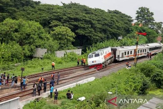 Imbas KA Pandalungan Anjlok, 933 Penumpang Batalkan Tiket - GenPI.co