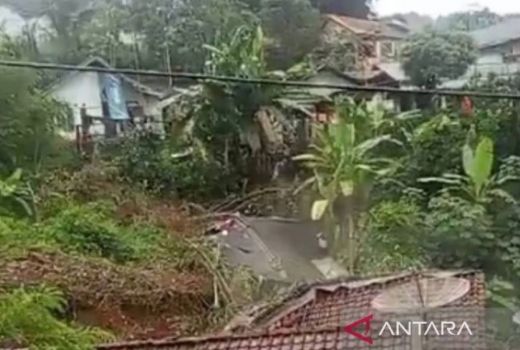 12 Rumah di Sekarwangi Sukabumi Rusak karena Tanah Longsor - GenPI.co