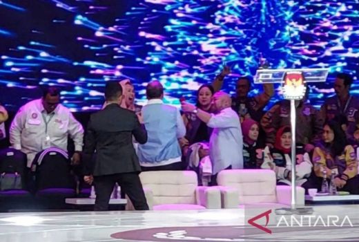 Intip Momen Akrab Putra Prabowo dengan Puan Maharani saat Jeda Iklan Debat Capres - GenPI.co