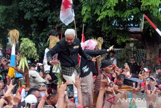 Hajatan Rakyat di Surakarta, Ganjar Pranowo Ikut Kirab Gerobak Sapi - GenPI.co