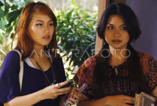Lamaran Ayu Ting Ting Privat, Cuma Keluarga yang Datang - GenPI.co